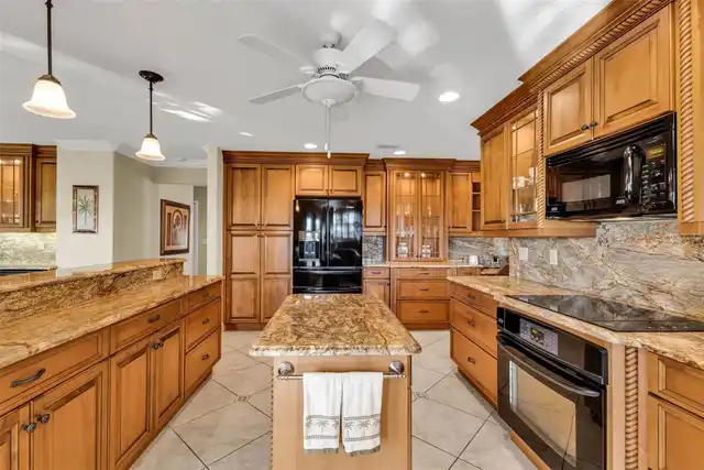 Listing Photo 11