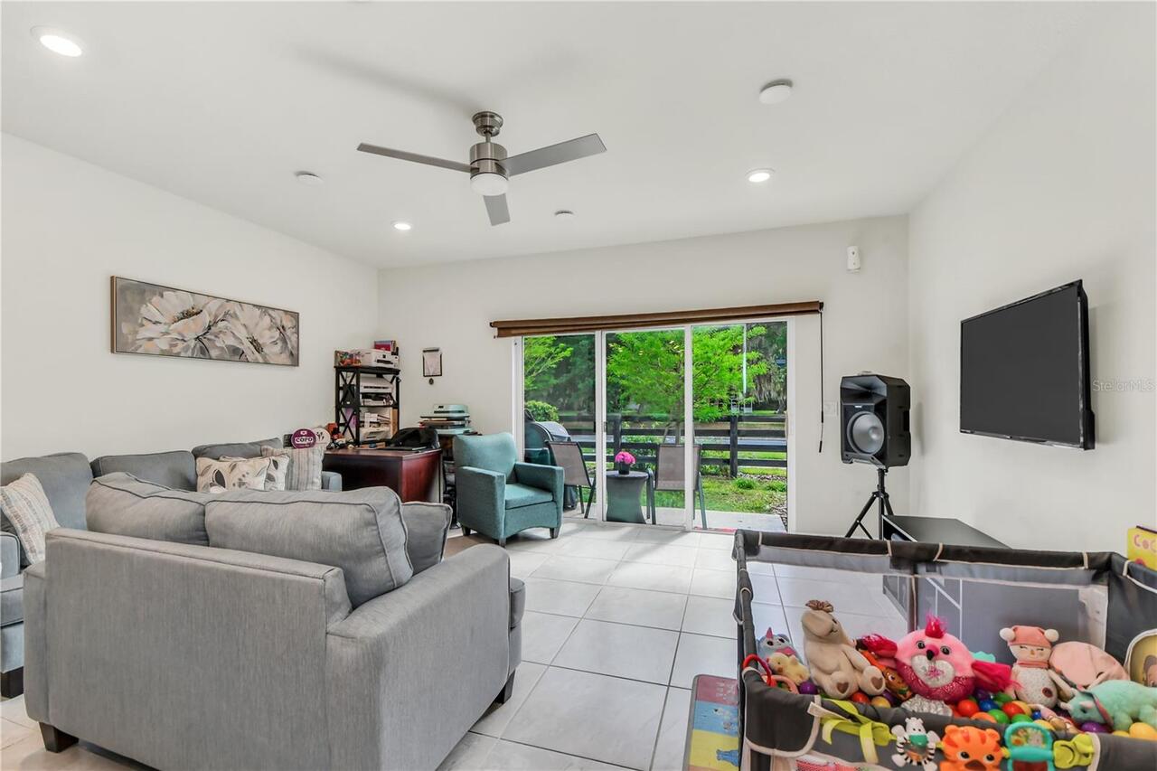 Listing Photo 12