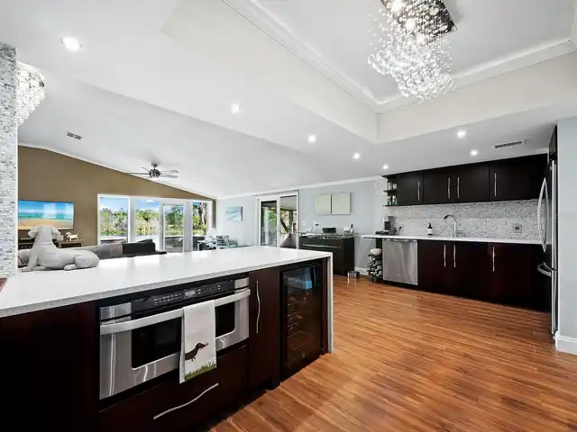 Listing Photo 9