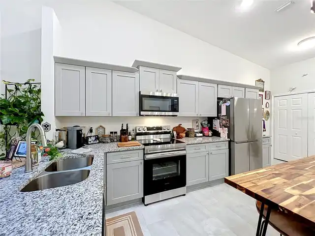 Listing Photo 10