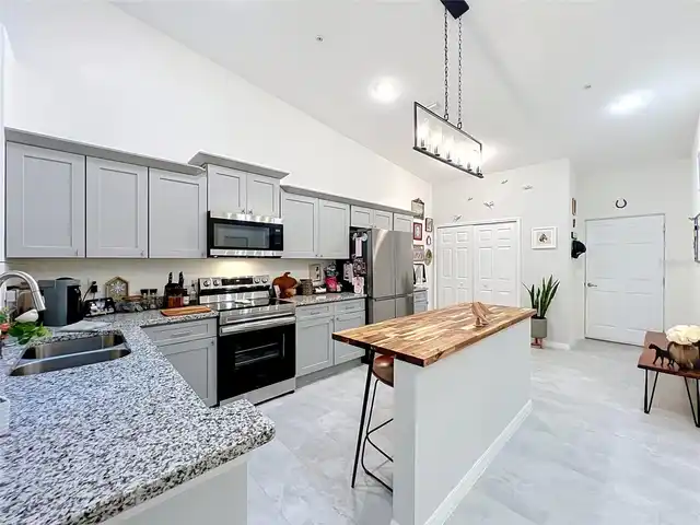 Listing Photo 11