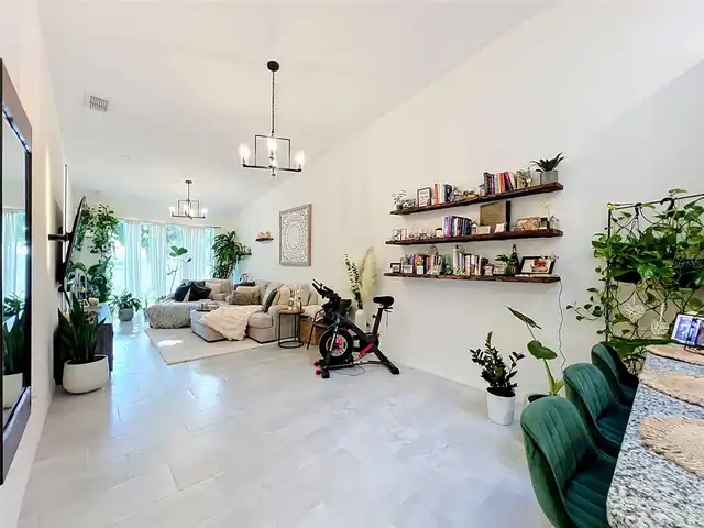 Listing Photo 17