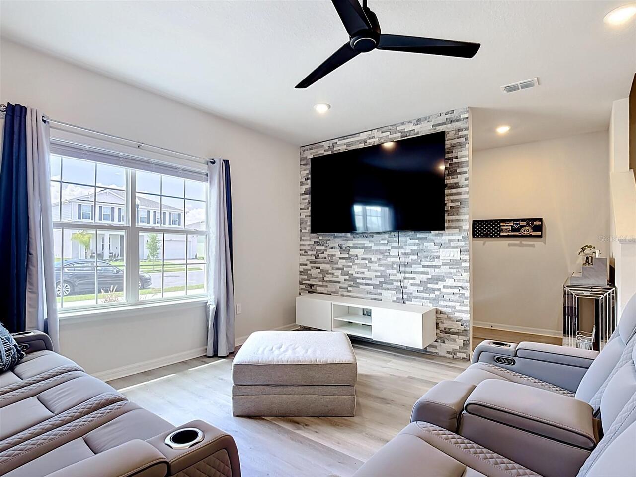 Listing Photo 12
