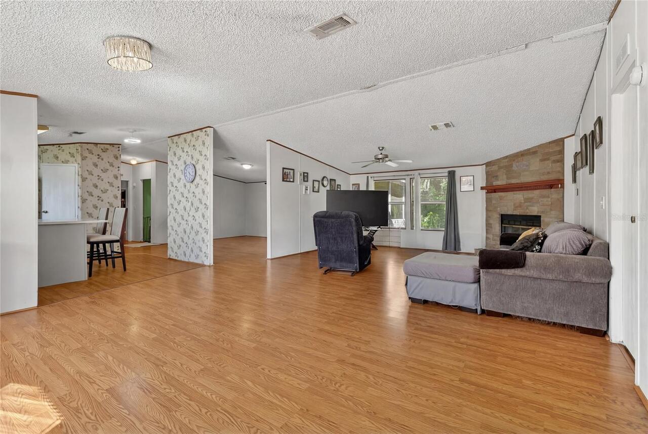 Listing Photo 12