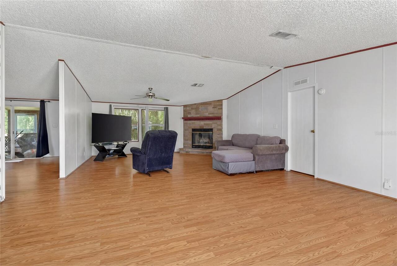 Listing Photo 14