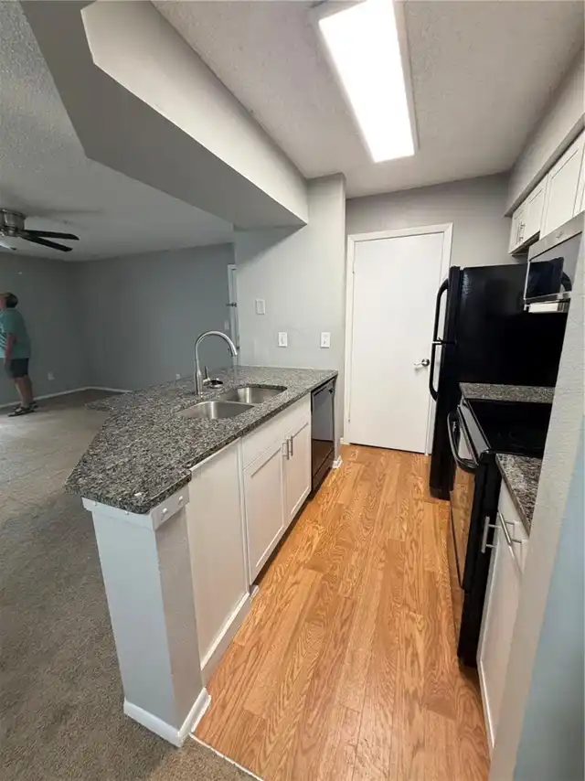 Listing Photo 11