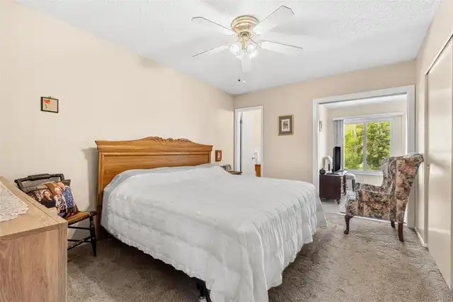 Listing Photo 12