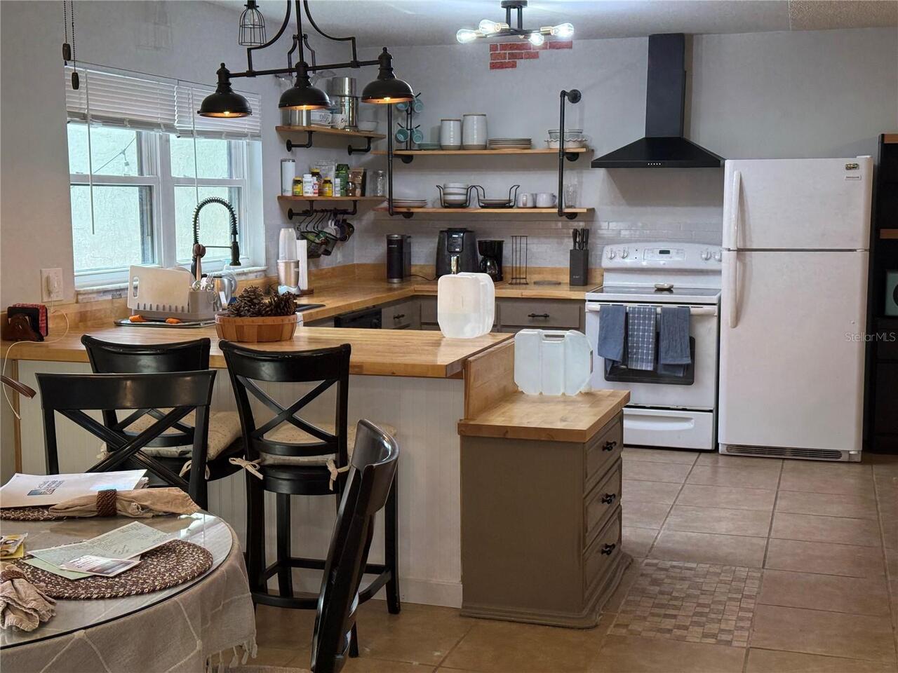 Listing Photo 12