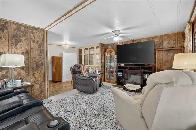 Listing Photo 10
