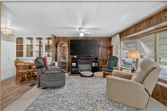 Listing Photo 11