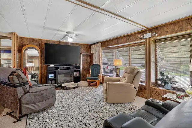 Listing Photo 12