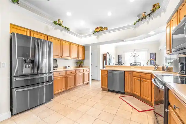 Listing Photo 8
