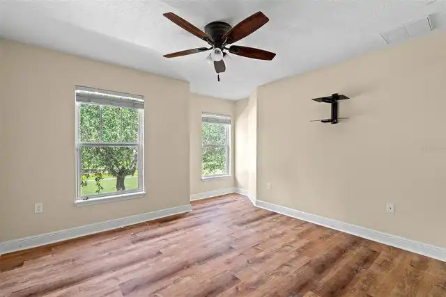Listing Photo 26