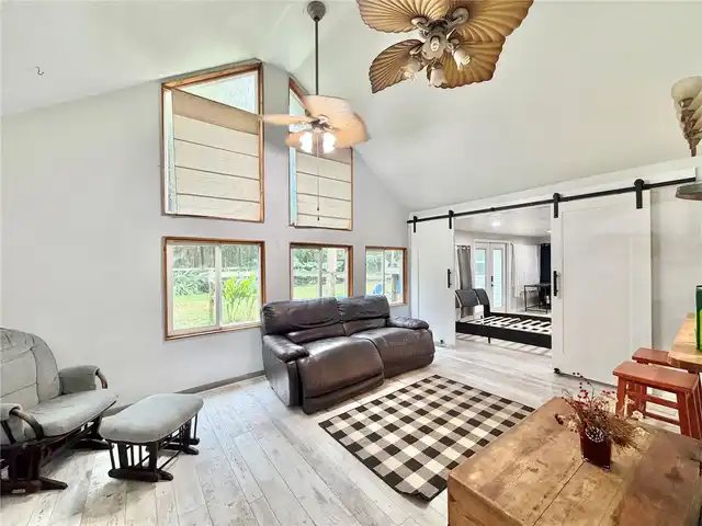 Listing Photo 9