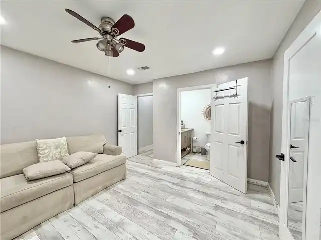 Listing Photo 22