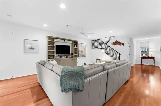 Listing Photo 12