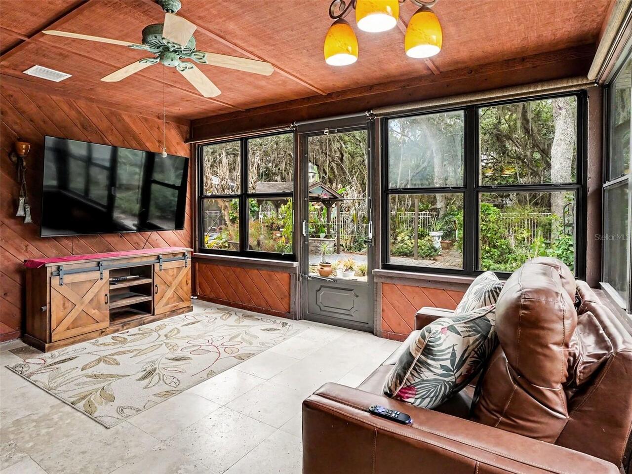 Listing Photo 11