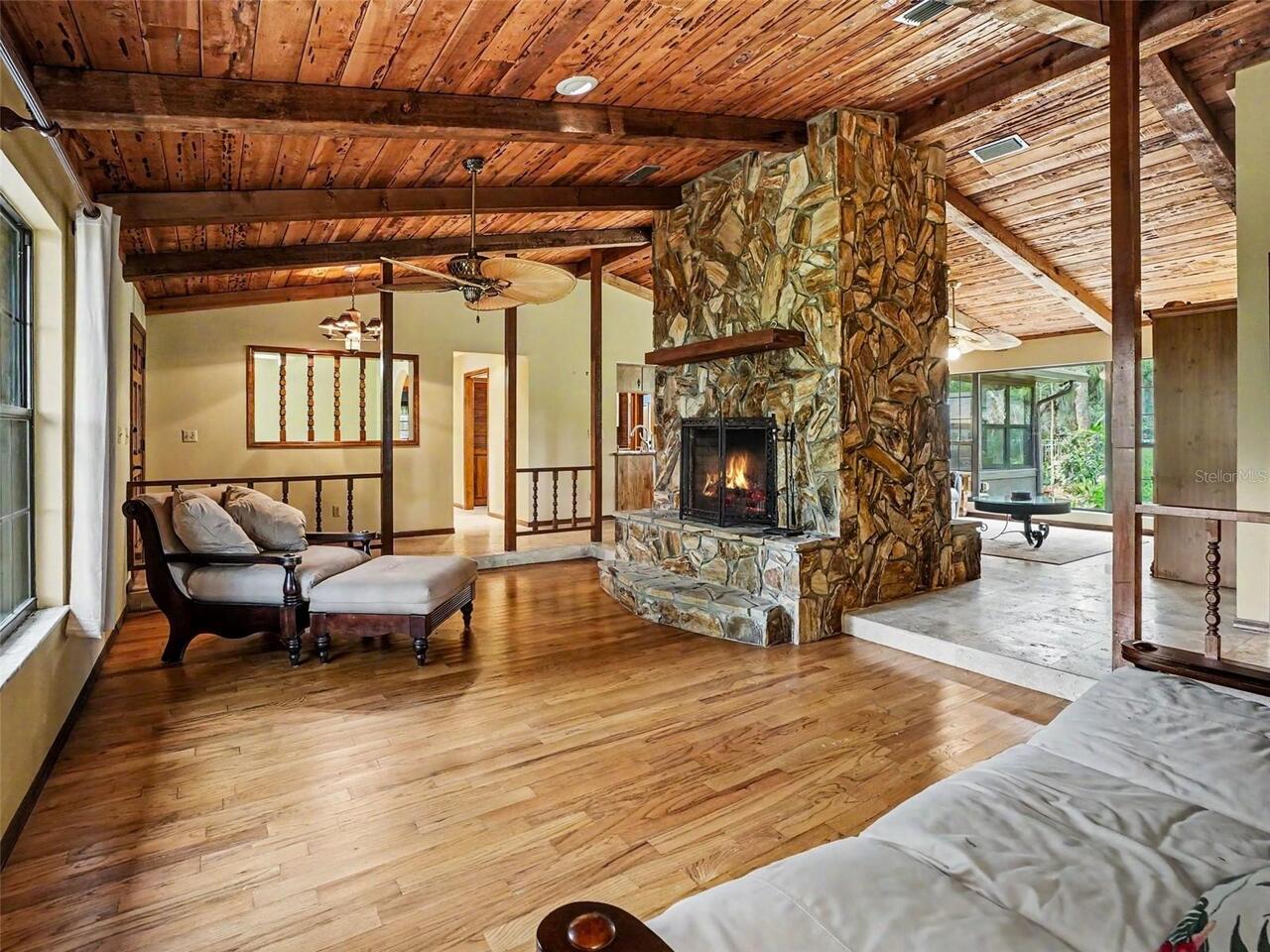 Listing Photo 12