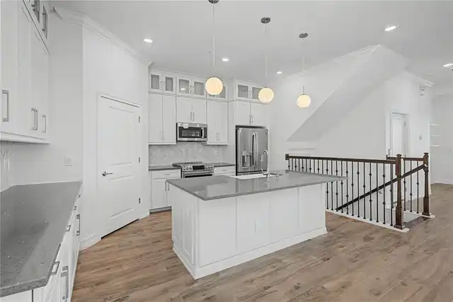 Listing Photo 12