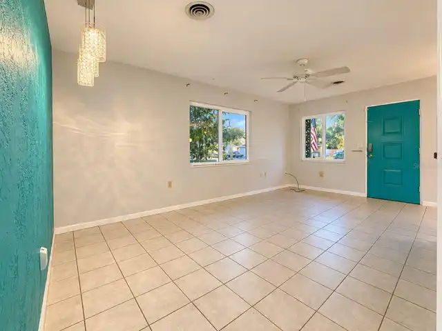 Listing Photo 12