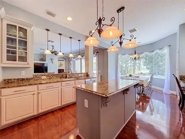 Listing Photo 12