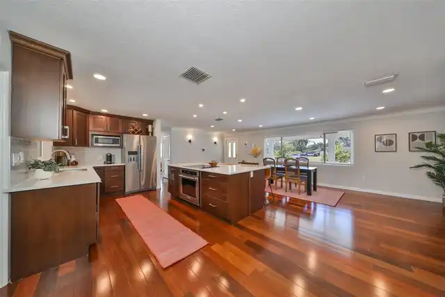 Listing Photo 10
