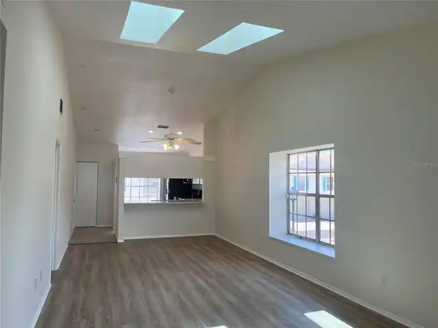 Listing Photo 8