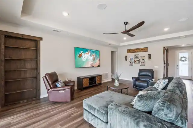 Listing Photo 6
