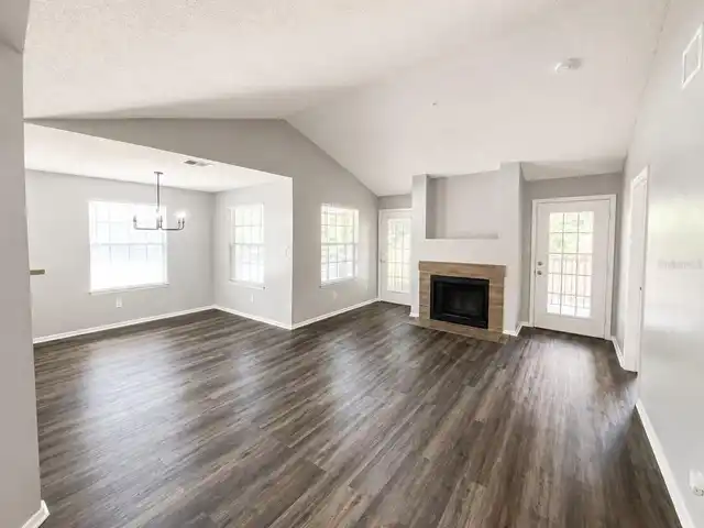 Listing Photo 9
