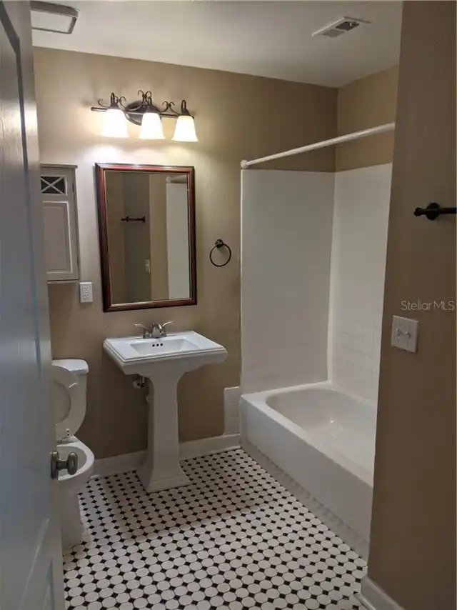 Listing Photo 10