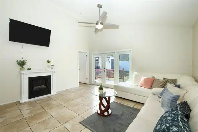 Listing Photo 12