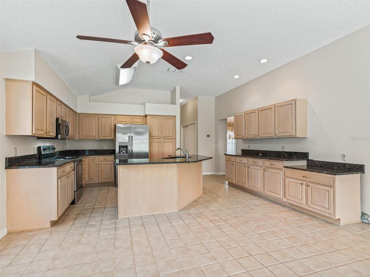 Listing Photo 12