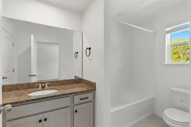 Listing Photo 8