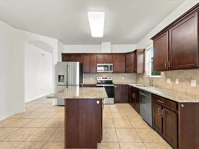 Listing Photo 16