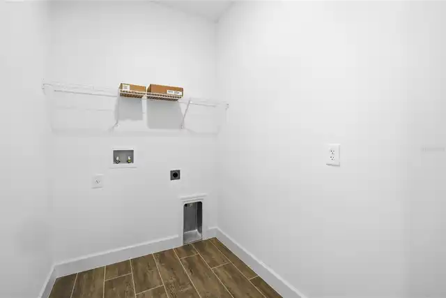 Listing Photo 12