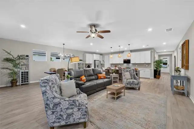 Listing Photo 12