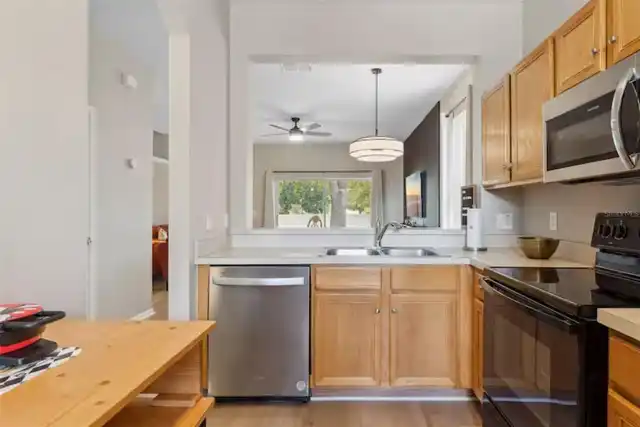 Listing Photo 11