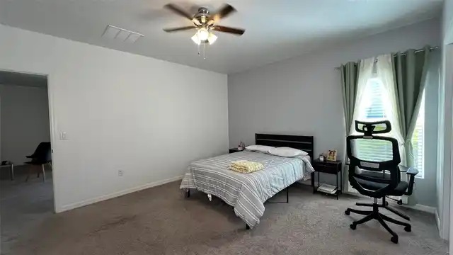 Listing Photo 10