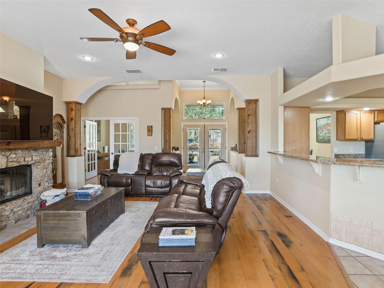Listing Photo 11