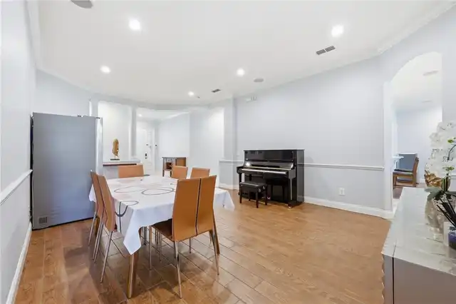 Listing Photo 12