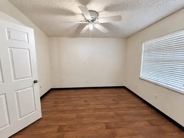 Listing Photo 9