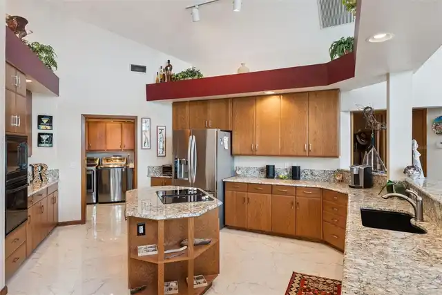 Listing Photo 11