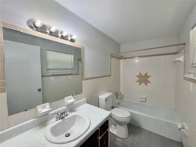 Listing Photo 12