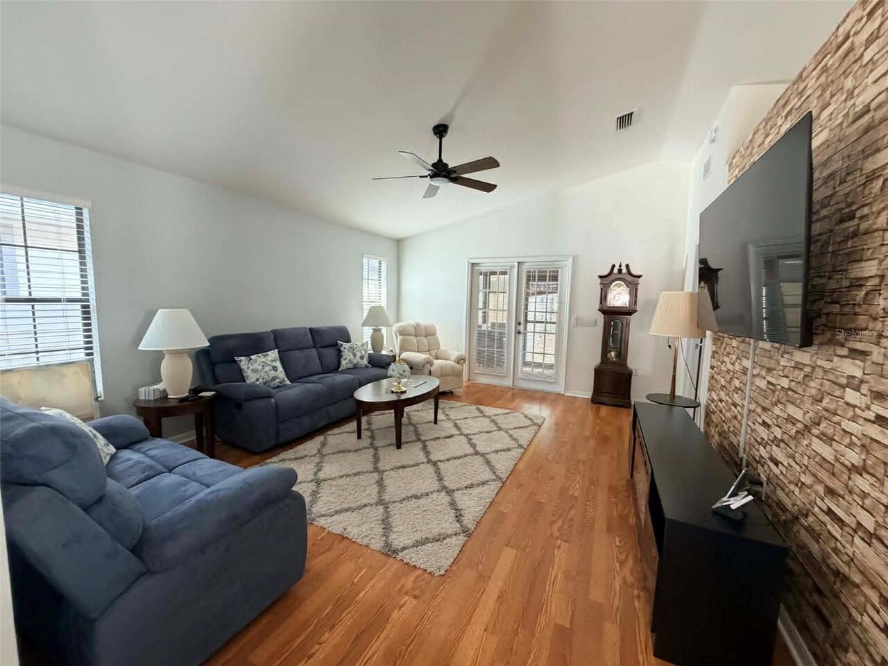 Listing Photo 10