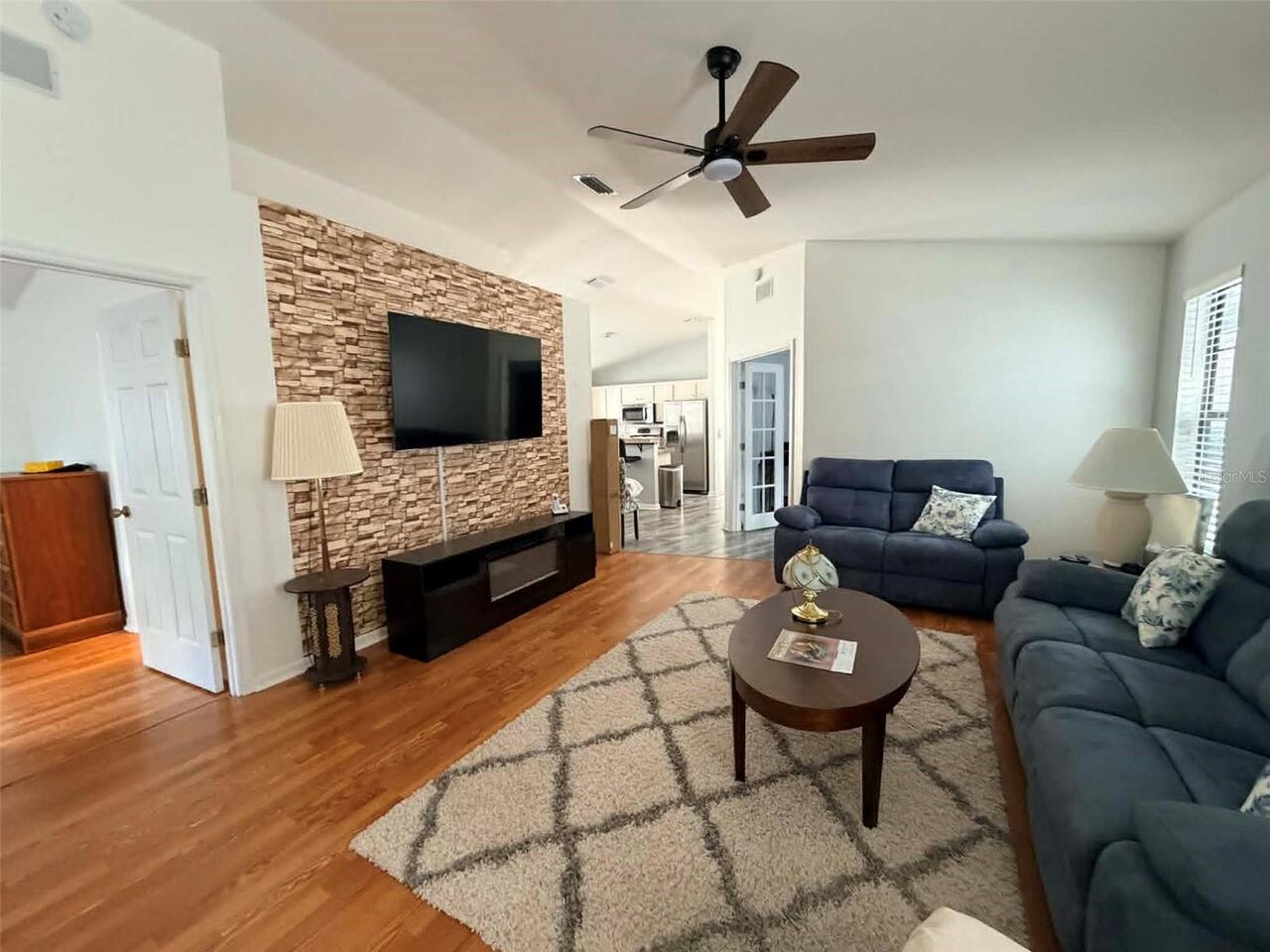 Listing Photo 11