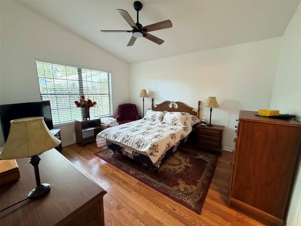 Listing Photo 12