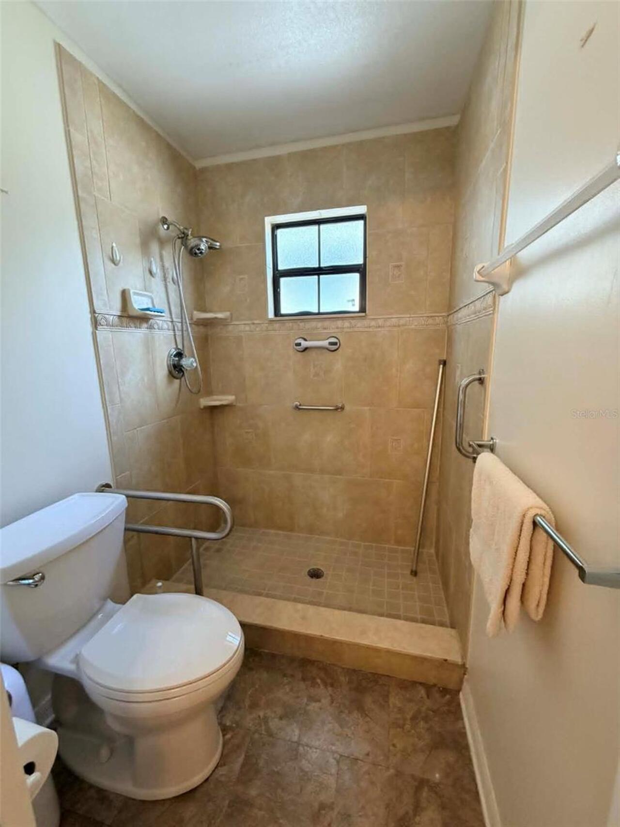 Listing Photo 14