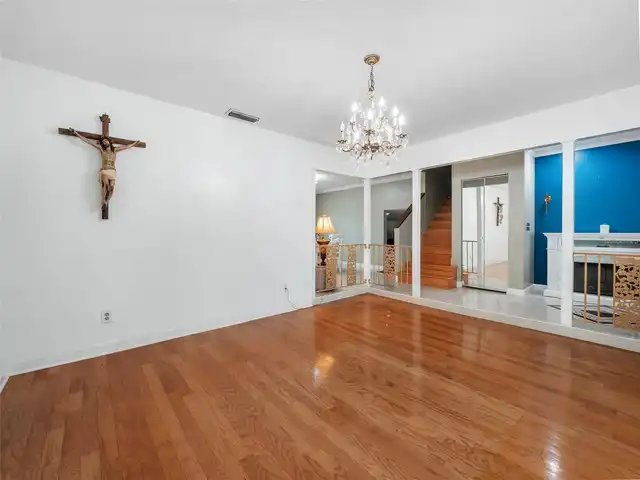 Listing Photo 14