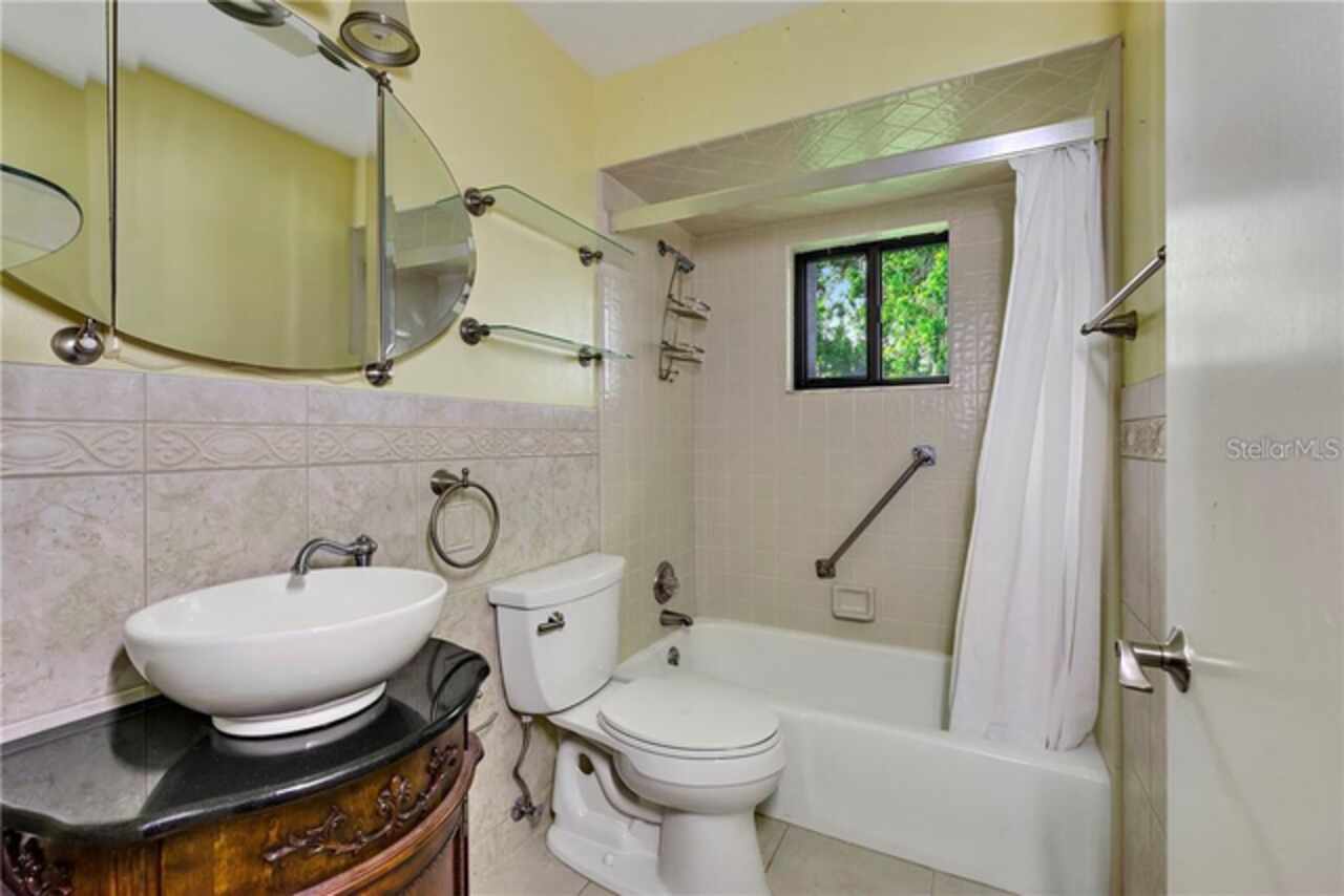 Listing Photo 10