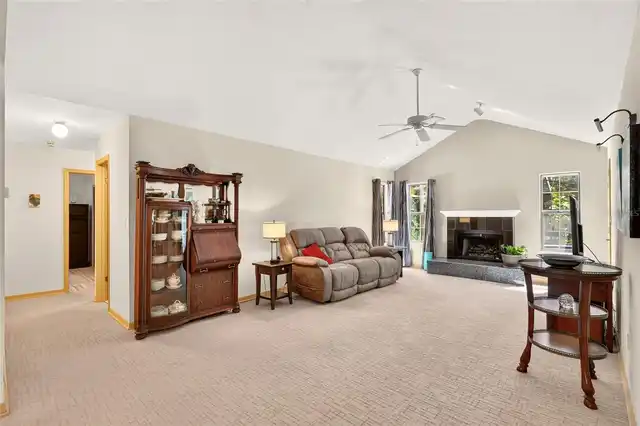 Listing Photo 8